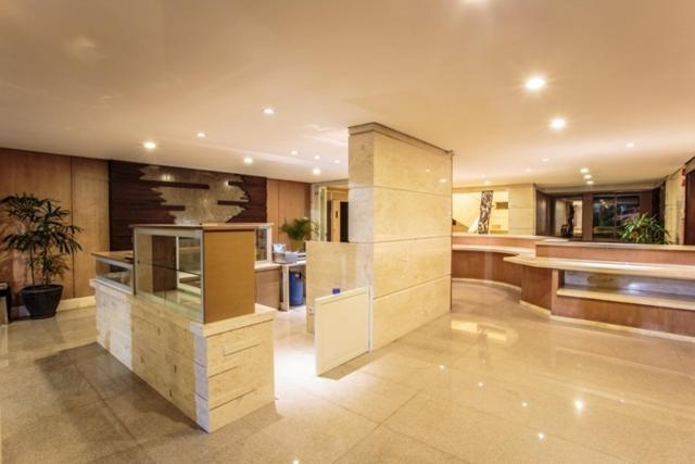Crown Victoria Hotel Тулунгагунг Екстер'єр фото