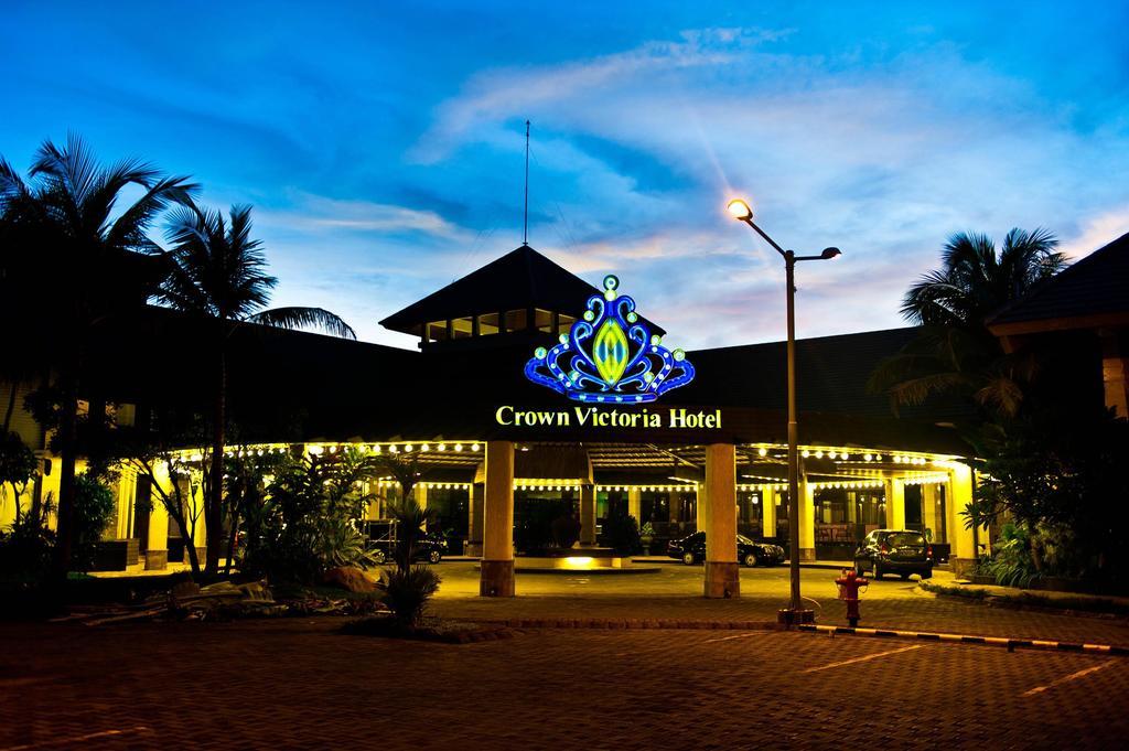 Crown Victoria Hotel Тулунгагунг Екстер'єр фото